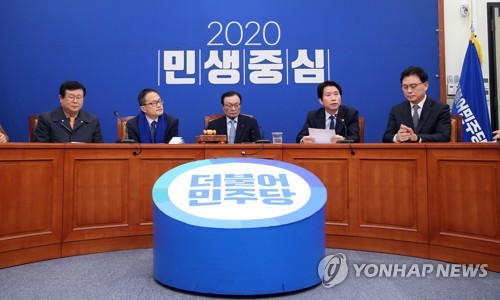 발언하는 이인영 원내대표(서울=연합뉴스) 김인철 기자 = 더불어민주당 이인영 원내대표가 10일 국회에서 열린 최고위원회의에서 발언하고 있다. 2020.1.10 yatoya@yna.co.kr