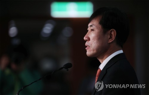 혁통위 및 정계개편 관련 기자회견 하는 하태경(서울=연합뉴스) 김인철 기자 = 새로운보수당 하태경 책임대표가 13일 국회 정론관에서 혁신통합추진위원회 및 정계개편 관련 기자회견을 하고 있다. yatoya@yna.co.kr