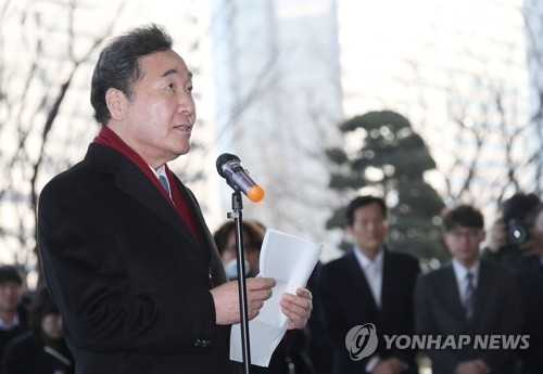 이낙연 총리, '마지막 인사말'(서울=연합뉴스) 김승두 기자 = 이낙연 전 국무총리가 14일 정부서울청사에서 2년 7개월 14일간의 재임을 마무리하며 인사말을 하고 있다. kimsdoo@yna.co.kr