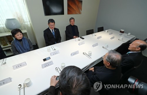 김연철 통일부 장관, 종교·사회단체 대표 간담회 참석김연철 통일부 장관이 지난 14일 서울 중구 정동 달개비에서 열린 종교·사회단체 대표 간담회에서 인사말을 하고 있다. [연합뉴스 자료사진]