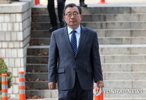법원 들어서는 이정현 의원[연합뉴스 자료사진]