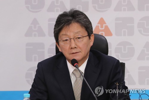 발언하는 유승민 보수재건위원장(서울=연합뉴스) 하사헌 기자 = 새로운보수당 유승민 보수재건위원장이 지난 13일 오전 서울 여의도 국회 의원회관에서 열린 당대표단 회의에서 발언하고 있다. toadboy@yna.co.kr