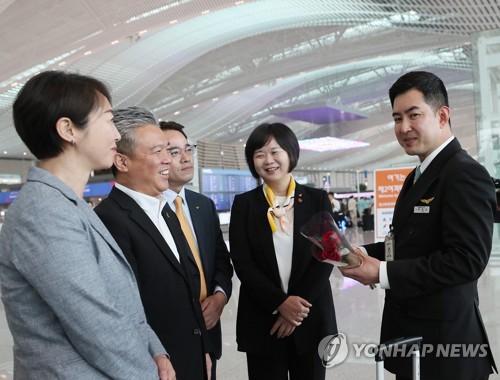 '땅콩회항' 박창진, 국회의원 도전(서울=연합뉴스) '땅콩 회항' 사건 피해자인 박창진 민주노총 전국공공운수노조 대한항공직원연대 지부장이 국회의원에 도전한다. [연합뉴스 자료사진]