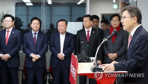 신년 기자회견 하는 한국당 황교안 대표(서울=연합뉴스) 안정원 기자 = 자유한국당 황교안 대표가 22일 오전 서울 영등포구 중앙당사에서 신년 기자회견을 하고 있다. 2020.1.22 jeong@yna.co.kr