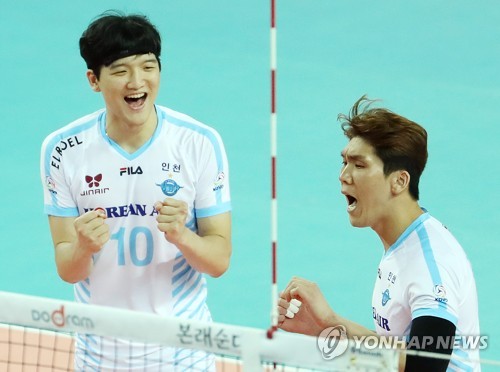 기뻐하는 정지석·김규민(오른쪽)[연합뉴스 자료사진]