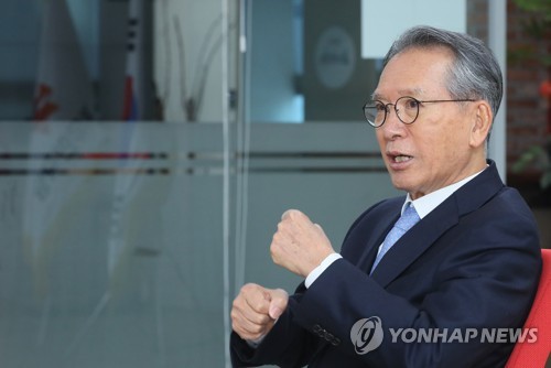 연합뉴스 인터뷰하는 한국당 김형오 공천관리위원장지난 21일 자유한국당 김형오 공천관리위원장이 서울 영등포구 당사에서 연합뉴스와 인터뷰하고 있다. [연합뉴스 자료사진]