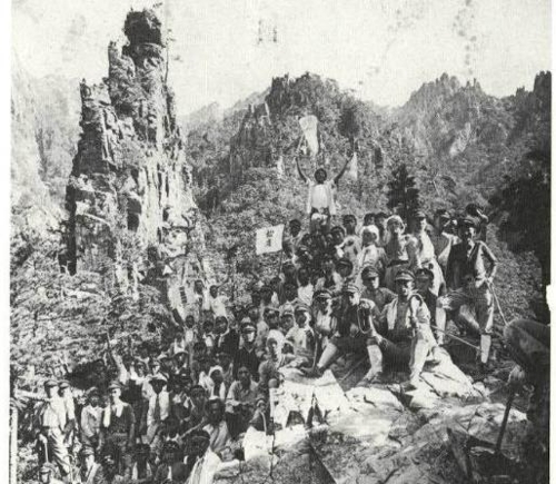 1938년 금강산 만물상으로 수학여행 간 송도고 학생들[송도고 제공, 재판매 및 DB 금지]