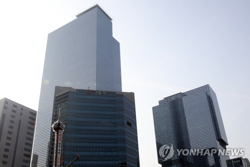 강남역 교통 CCTV 철탑 위 삼성 해고자 농성   [연합뉴스 자료사진]