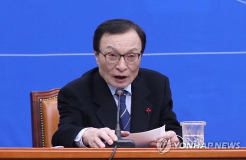 14번째 영입인사 환영인사 하는 민주당 이해찬 대표(서울=연합뉴스) 안정원 기자 = 더불어민주당 이해찬 대표가 28일 오전 서울 여의도 국회 당대표회의실에서 열린 14번째 영입인재 환영식에서 환영 인사를 하고 있다. jeong@yna.co.kr