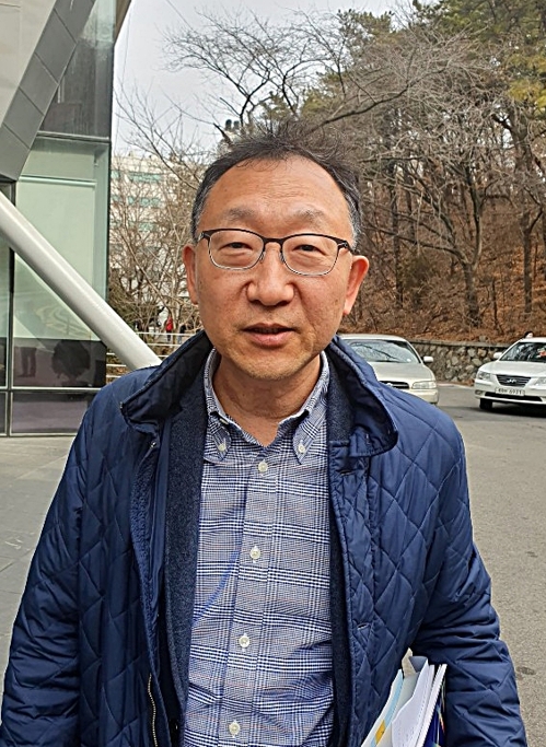 (서울=연합뉴스) 이희용 기자 = 성상환 한국다문화교육학회장이 독일과 미국에서의 이주민 경험을 털어놓고 있다.