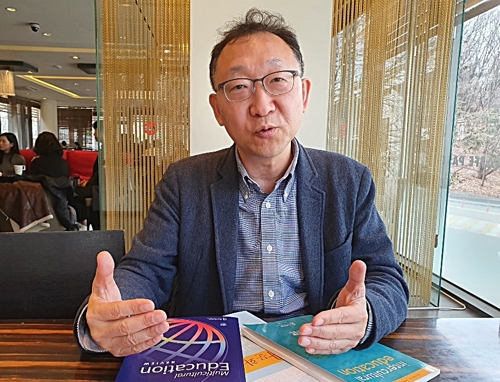 (서울=연합뉴스) 이희용 기자 = 성상환 한국다문화교육학회장이 "언젠가는 다문화가족 자녀가 한국다문화교육학회장을 맡을 날이 올 것으로 기대한다"고 말하고 있다.