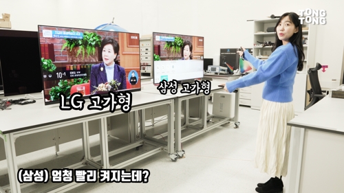 같은 거리에서 동시에 전원 버튼을 누르는 것. 정확성을 위해 수차례 반복 시험했다.