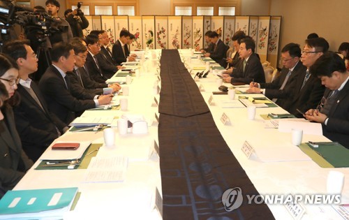 발언하는 김용범 차관(서울=연합뉴스) 정하종 기자 = 김용범 기획재정부 차관이 31일 서울 종로구 정부서울청사에서 열린 '제2차 물가관계차관회의 및 제2차 혁신성장 전략점검 회의'에서 발언하고 있다. chc@yna.co.kr