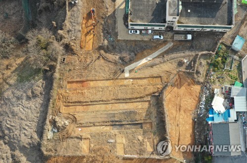 옛 광주교도소 추가발굴 조사 막바지(광주=연합뉴스) 천정인 기자 = 31일 오후 광주 북구 옛 광주교도소 교도대 북쪽 일원에서 5·18 행방불명자 유해를 찾기 위한 발굴 조사가 진행되고 있다. 실질적인 발굴 조사는 이날 마무리된다. 2020.1.31 iny@yna.co.kr