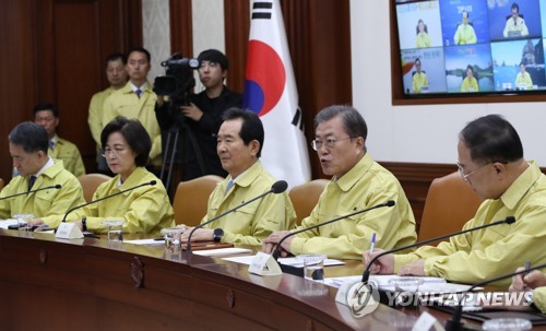 발언하는 문재인 대통령(서울=연합뉴스) 이진욱 기자 = 문재인 대통령이 30일 오전 정부서울청사에서 열린 신종 코로나바이러스 감염증 대응 종합 점검회의에서 발언하고 있다. 2020.1.30 cityboy@yna.co.kr