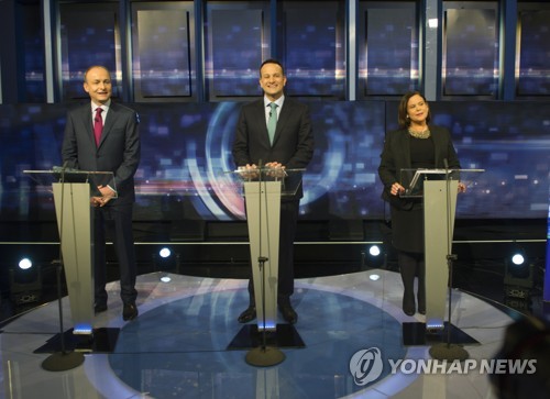 마틴 공화당 대표, 버라드커 통일아일랜드당 대표, 맥도널드 신페인당 대표(왼쪽부터) [EPA=연합뉴스]