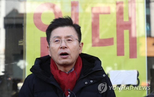 황교안, 종로 젊음의 거리 방문(서울=연합뉴스) 박동주 기자 = 자유한국당 황교안 대표가 9일 서울시 종로구 '젊음의 거리'를 방문해 발언하고 있다. 2020.2.9 pdj6635@yna.co.kr