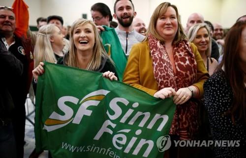 아일랜드 신페인당 지지자들[로이터=연합뉴스]
