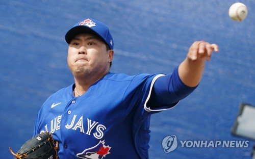 연습 투구하는 류현진(더니든[미국 플로리다주]=연합뉴스) 김도훈 기자 = 메이저리그 토론토 블루제이스의 류현진이 13일(현지시간) 미국 플로리다주 더니든 TD 볼파크 인근 훈련장에서 불펜 피칭을 하고 있다. 2020.2.14 superdoo82@yna.co.kr
