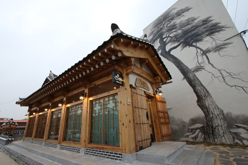 공주 제민천 옆 카페 '눈썹달'[촬영 박상현]