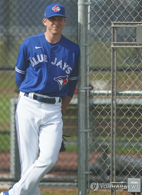 류현진 투구 바라보는 보루키(더니든[미국 플로리다주]=연합뉴스) 김도훈 기자 = 메이저리그 토론토 블루제이스의 라이언 보루키가 13일(현지시간) 미국 플로리다주 더니든 TD 볼파크 인근 훈련장에서 류현진의 불펜 피칭을 바라보고 있다. 2020.2.14 superdoo82@yna.co.kr