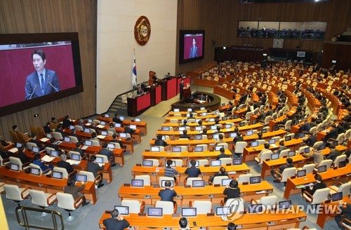 교섭단체 대표연설하는 이인영(서울=연합뉴스) 진성철 기자 = 더불어민주당 이인영 원내대표가 18일 국회 본회의에서 교섭단체 대표연설하고 있다.  2020.2.18 zjin@yna.co.kr