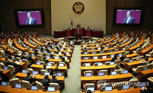교섭단체 대표 연설하는 유성엽(서울=연합뉴스) 김인철 기자 = '민주 통합 의원 모임' 원내대표인 대안신당 유성엽 의원이 20일 국회에서 열린 본회의에서 교섭단체 대표 연설을 하고 있다. yatoya@yna.co.kr