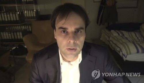 범행 전 인터넷에 영상을 올린 독일 하나우 테러 용의자 토비아스 라텐(43)[AFP=연합뉴스]