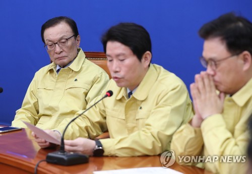 발언하는 민주당 이인영 원내대표(서울=연합뉴스) 안정원 기자 = 더불어민주당 이인영 원내대표가 21일 오전 서울 여의도 국회에서 열린 최고위원회의에서 발언하고 있다. jeong@yna.co.kr