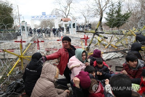 터키-그리스 국경에 모여든 시리아 난민들[EPA=연합뉴스]