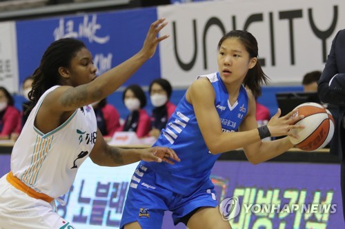 박지현(오른쪽)의 경기 모습. [연합뉴스 자료사진]