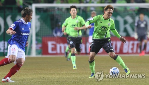 돌파하는 쿠니모토[연합뉴스 자료사진]