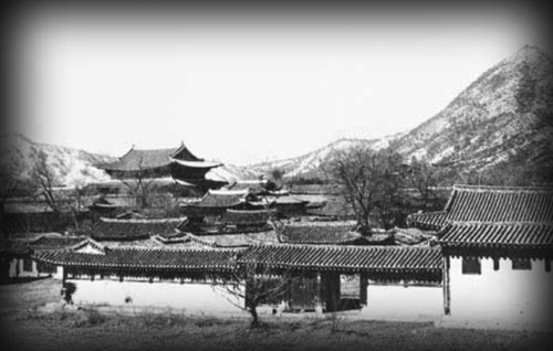 동십자각에서 본 동궁 영역[문화재청 제공]