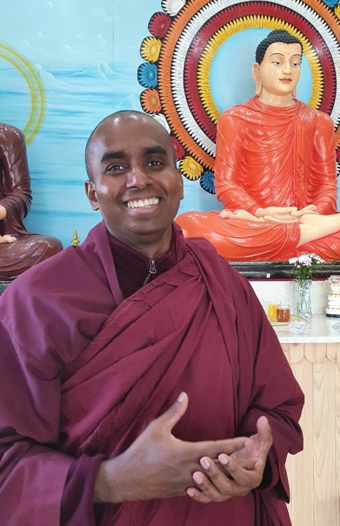 (아산=연합뉴스) 이희용 기자 = 담마끼띠 스님이 아산에 마하위하라사원을 창건한 취지와 과정을 설명하고 있다.