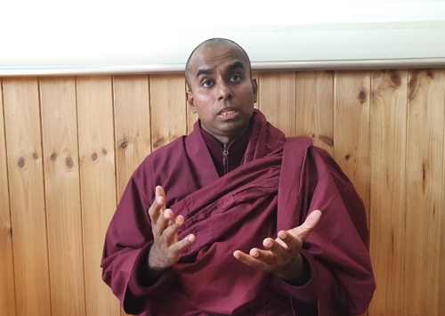 (아산=연합뉴스) 이희용 기자 = 담마끼띠 스님이 15년 동안 한국에서 생활하며 느낀 점을 털어놓고 있다.