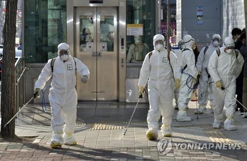 신천지 대구교회 인근 방역 [연합뉴스 자료사진]