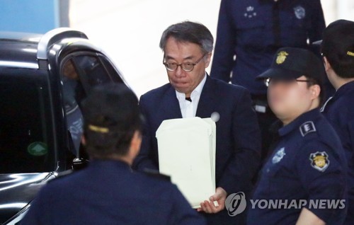 법정 향하는 임종헌 전 법원행정처 차장[연합뉴스 자료사진]