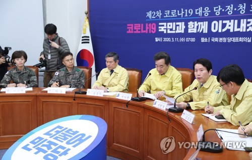 발언하는 이인영 총괄본부장(서울=연합뉴스) 안정원 기자 = 더불어민주당 이인영 총괄본부장이 11일 서울 여의도 국회에서 열린 제2차 코로나19 대응 당ㆍ정ㆍ청회의에서 발언하고 있다.  jeong@yna.co.kr