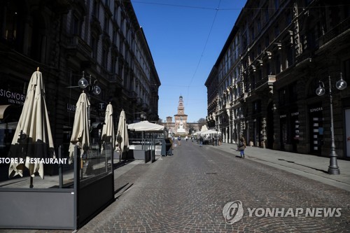 인적이 드문 이탈리아 밀란의 한 거리 [EPA=연합뉴스]