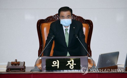 발언하는 문희상 국회의장(서울=연합뉴스) 김인철 기자 = 문희상 국회의장이 지난 3월 5일 오후 국회에서 열린 본회의에서 발언하고 있다. yatoya@yna.co.kr