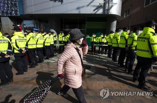 통제된 신천지 대구교회 [연합뉴스 자료사진