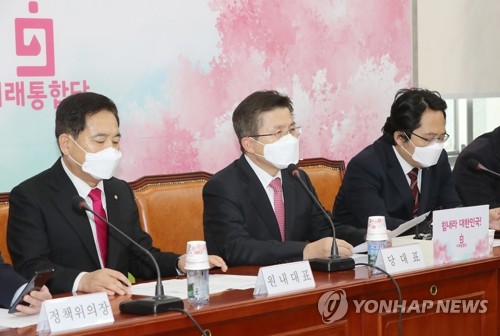 긴급 경제대책회의서 발언하는 황교안 대표미래통합당 황교안 대표가  3월 13일 오전 서울 여의도 국회에서 열린 신종 코로나바이러스 감염증(코로나 19) 긴급 경제대책회의에서 발언하고 있다. [연합뉴스 자료사진]