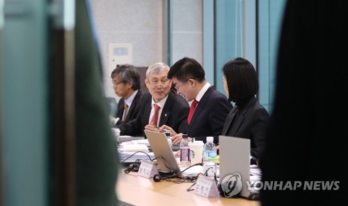 미래한국당 비례후보 면접(서울=연합뉴스) 하사헌 기자 = 미래한국당 비례후보 면접이 14일 오전 서울 여의도 국회 의원회관에서 공병호 공천관리위원장과 조훈현 사무총장이 참석한 가운데 계속되고 있다. 2020.3.14 toadboy@yna.co.kr