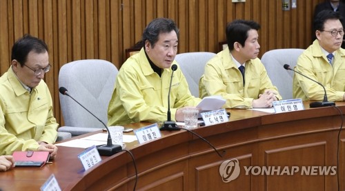 발언하는 이낙연 코로나19 국난극복위원장(서울=연합뉴스) 안정원 기자 = 16일 오전 서울 여의도 국회에서 열린 더불어민주당 신종 코로나바이러스 감염증(코로나19) 국난극복위원회 회의에 이낙연 위원장이 발언하고 있다. jeong@yna.co.kr