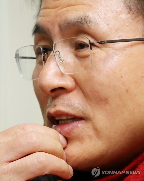 황교안 대표, 연합뉴스와 인터뷰(서울=연합뉴스) 최재구 기자 = 서울 종로에 출마하는 미래통합당 황교안 대표가 17일 서울 종로구 선거사무실에서 연합뉴스와 인터뷰 하고 있다. 2020.3.17 jjaeck9@yna.co.kr