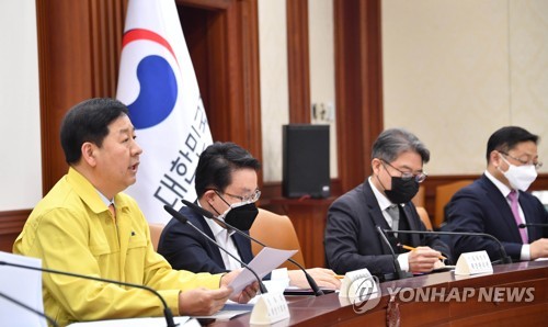 긴급 재정관리점검회의 주재하는 구윤철 차관(서울=연합뉴스) 구윤철 기획재정부 차관이 18일 정부서울청사에서 열린 '긴급 재정관리점검회의'에서 발언하고 있다.
    [기획재정부 제공. 재판매 및 DB 금지] photo@yna.co.kr