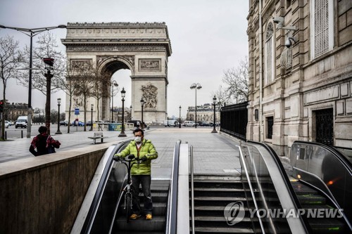한산한 개선문 앞 [AFP=연합뉴스]