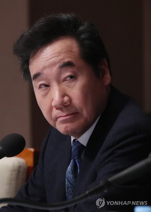 질문 경청하는 이낙연 위원장(서울=연합뉴스) 김도훈 기자 = 이낙연 더불어민주당 공동상임선거대책위원장이 19일 오전 서울 중구 프레스센터에서 열린 관훈클럽 초청 토론회에 참석해 질문을 경청하고 있다. 2020.3.19 superdoo82@yna.co.kr