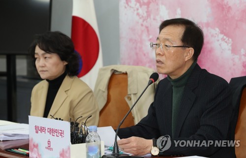 공천관리위 회의 결과 브리핑하는 이석연[연합뉴스 자료사진]