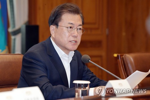비상경제회의 주재하는 문 대통령(서울=연합뉴스) 한상균 기자 = 문재인 대통령이 24일 청와대에서 코로나19 관련 2차 비상경제회의를 주재하고 있다. 2020.3.24 xyz@yna.co.kr